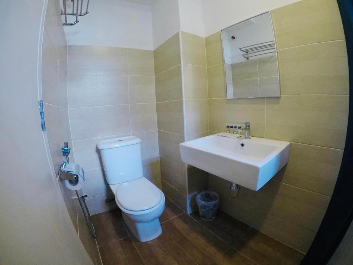 ג'והור בהרו Golden Leaf Boutique Hotel Nusa Idaman Formerly Known As Ariana Hotel מראה חיצוני תמונה