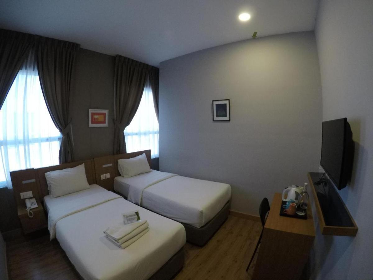 ג'והור בהרו Golden Leaf Boutique Hotel Nusa Idaman Formerly Known As Ariana Hotel מראה חיצוני תמונה