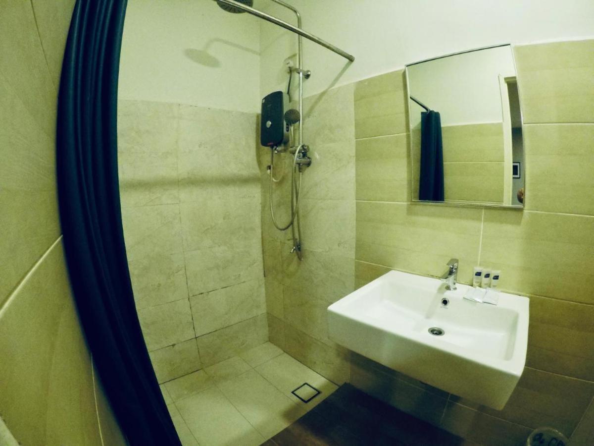ג'והור בהרו Golden Leaf Boutique Hotel Nusa Idaman Formerly Known As Ariana Hotel מראה חיצוני תמונה