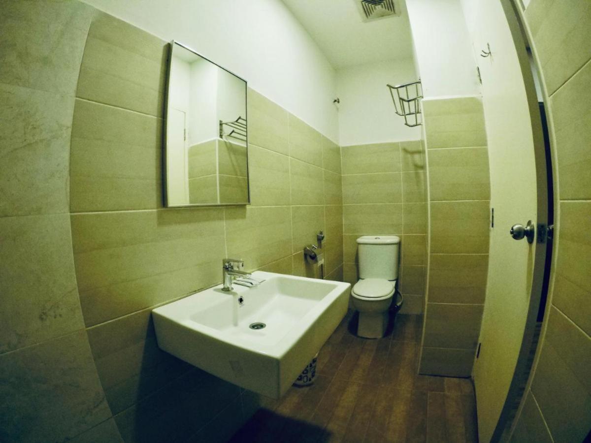 ג'והור בהרו Golden Leaf Boutique Hotel Nusa Idaman Formerly Known As Ariana Hotel מראה חיצוני תמונה