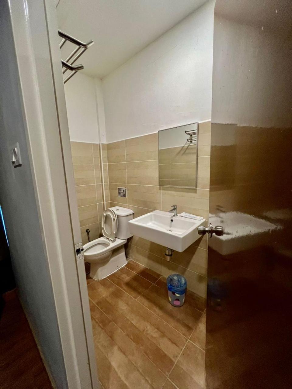 ג'והור בהרו Golden Leaf Boutique Hotel Nusa Idaman Formerly Known As Ariana Hotel מראה חיצוני תמונה