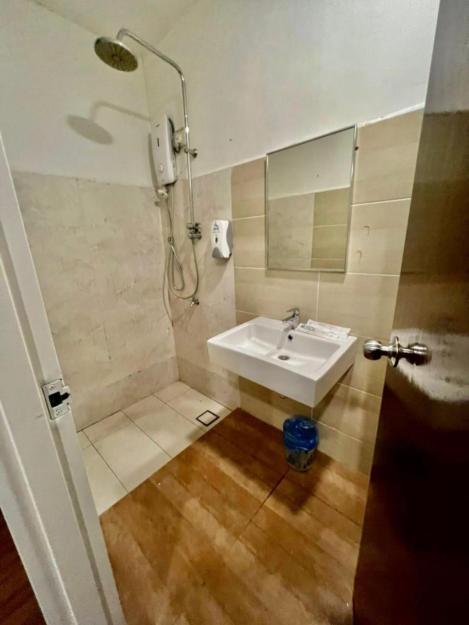 ג'והור בהרו Golden Leaf Boutique Hotel Nusa Idaman Formerly Known As Ariana Hotel מראה חיצוני תמונה