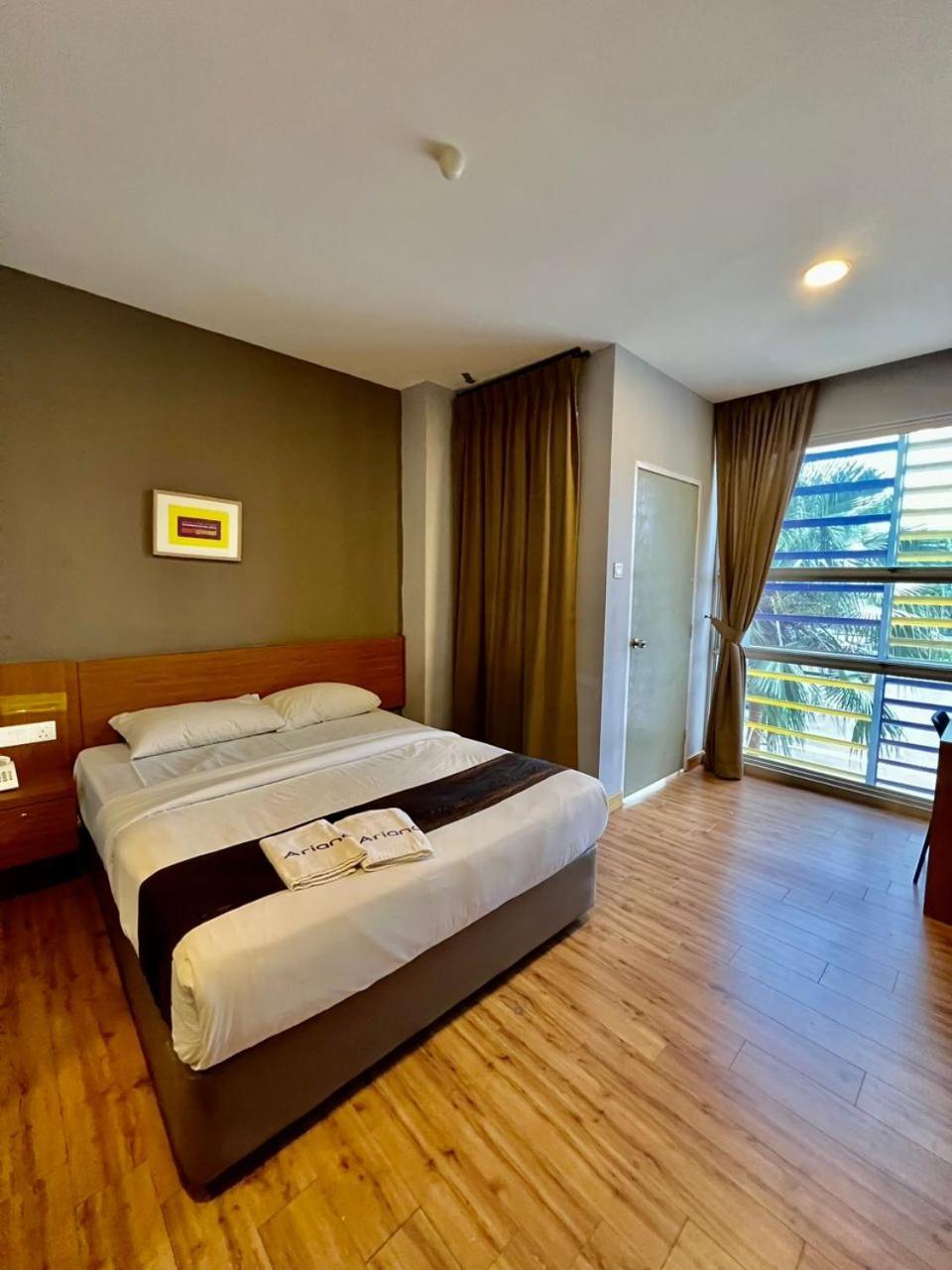 ג'והור בהרו Golden Leaf Boutique Hotel Nusa Idaman Formerly Known As Ariana Hotel מראה חיצוני תמונה