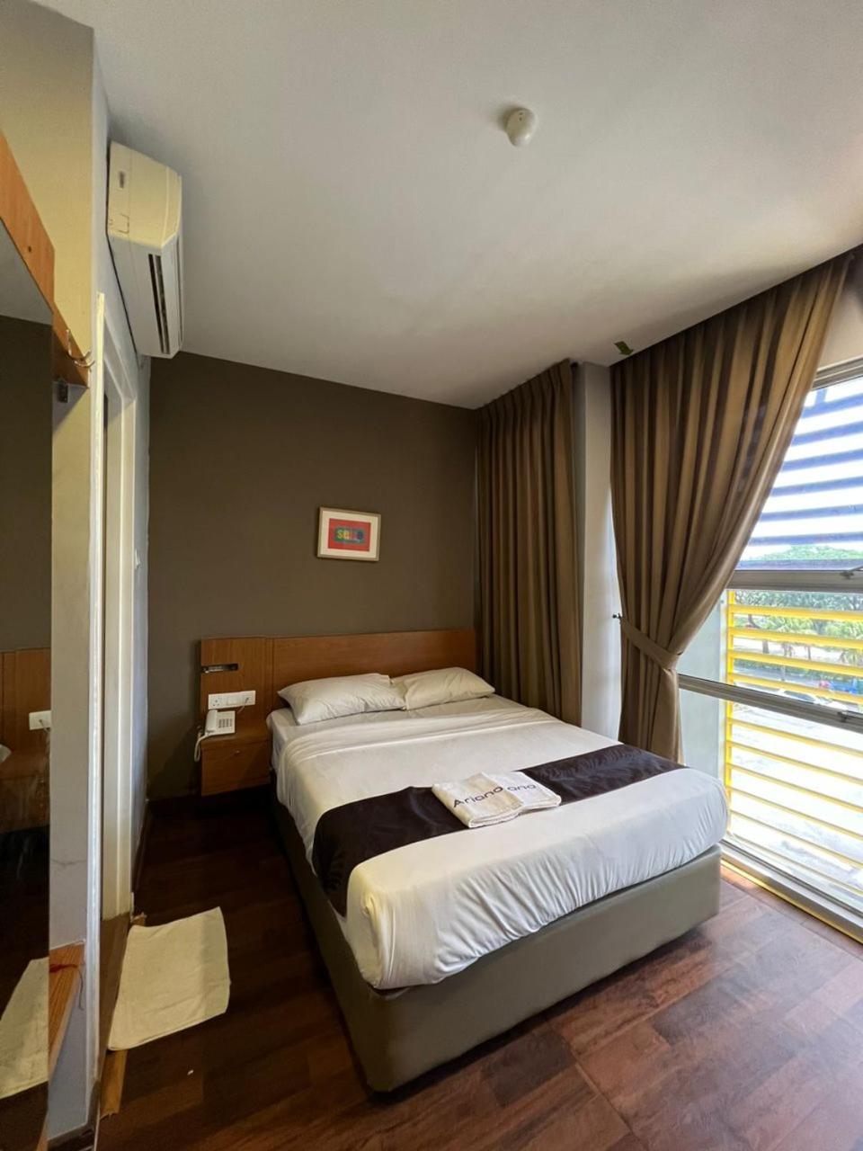 ג'והור בהרו Golden Leaf Boutique Hotel Nusa Idaman Formerly Known As Ariana Hotel מראה חיצוני תמונה