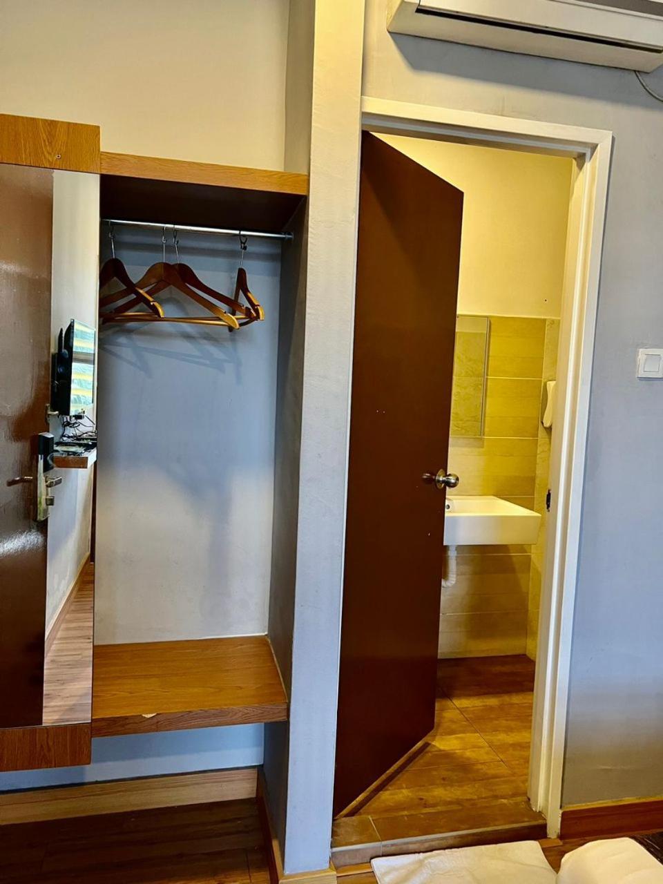 ג'והור בהרו Golden Leaf Boutique Hotel Nusa Idaman Formerly Known As Ariana Hotel מראה חיצוני תמונה