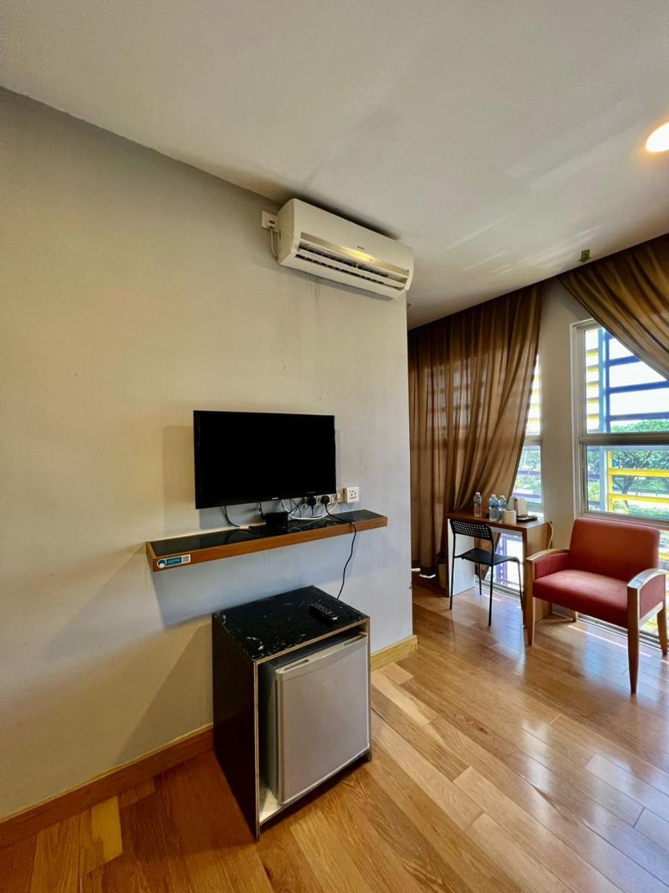ג'והור בהרו Golden Leaf Boutique Hotel Nusa Idaman Formerly Known As Ariana Hotel מראה חיצוני תמונה