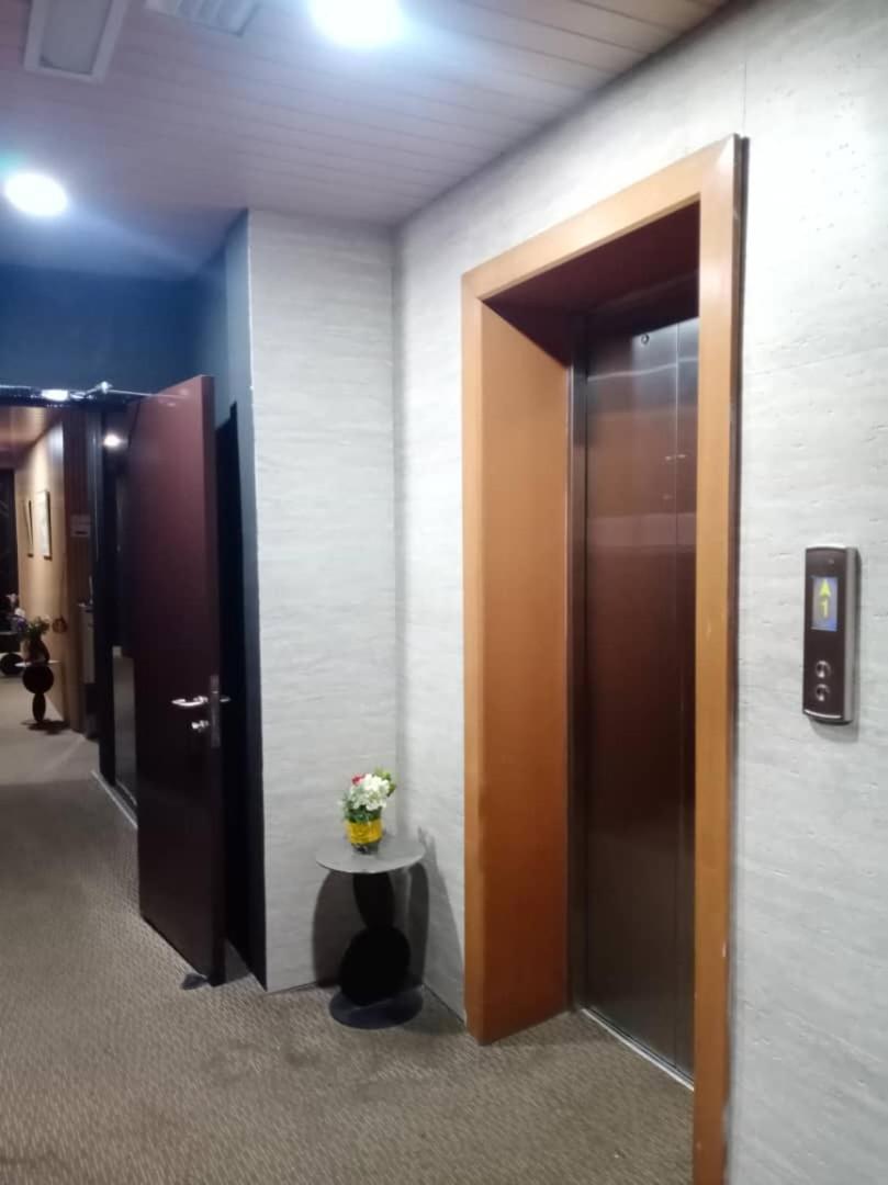ג'והור בהרו Golden Leaf Boutique Hotel Nusa Idaman Formerly Known As Ariana Hotel מראה חיצוני תמונה